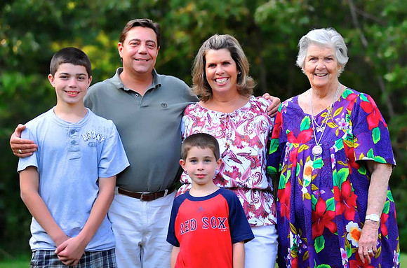 My Mom, Sister, her husband Tom and their two boys... Michael and Kevin.... Family baby :)