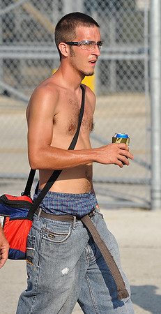 Dude, you look like an idiot..... What is up with the pants??